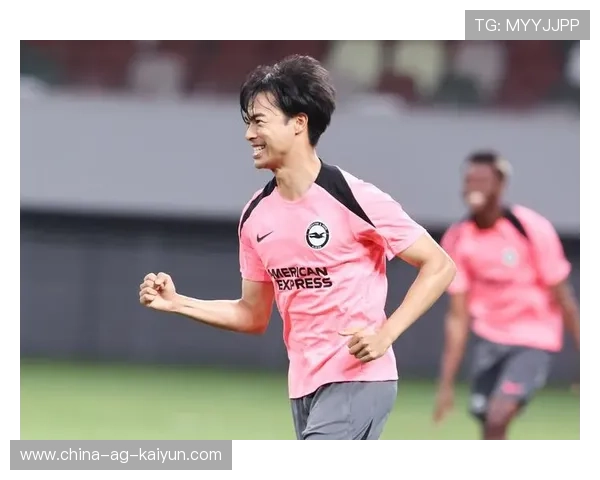 日本顽强拼搏精神感动世界，三笘薰人气爆棚