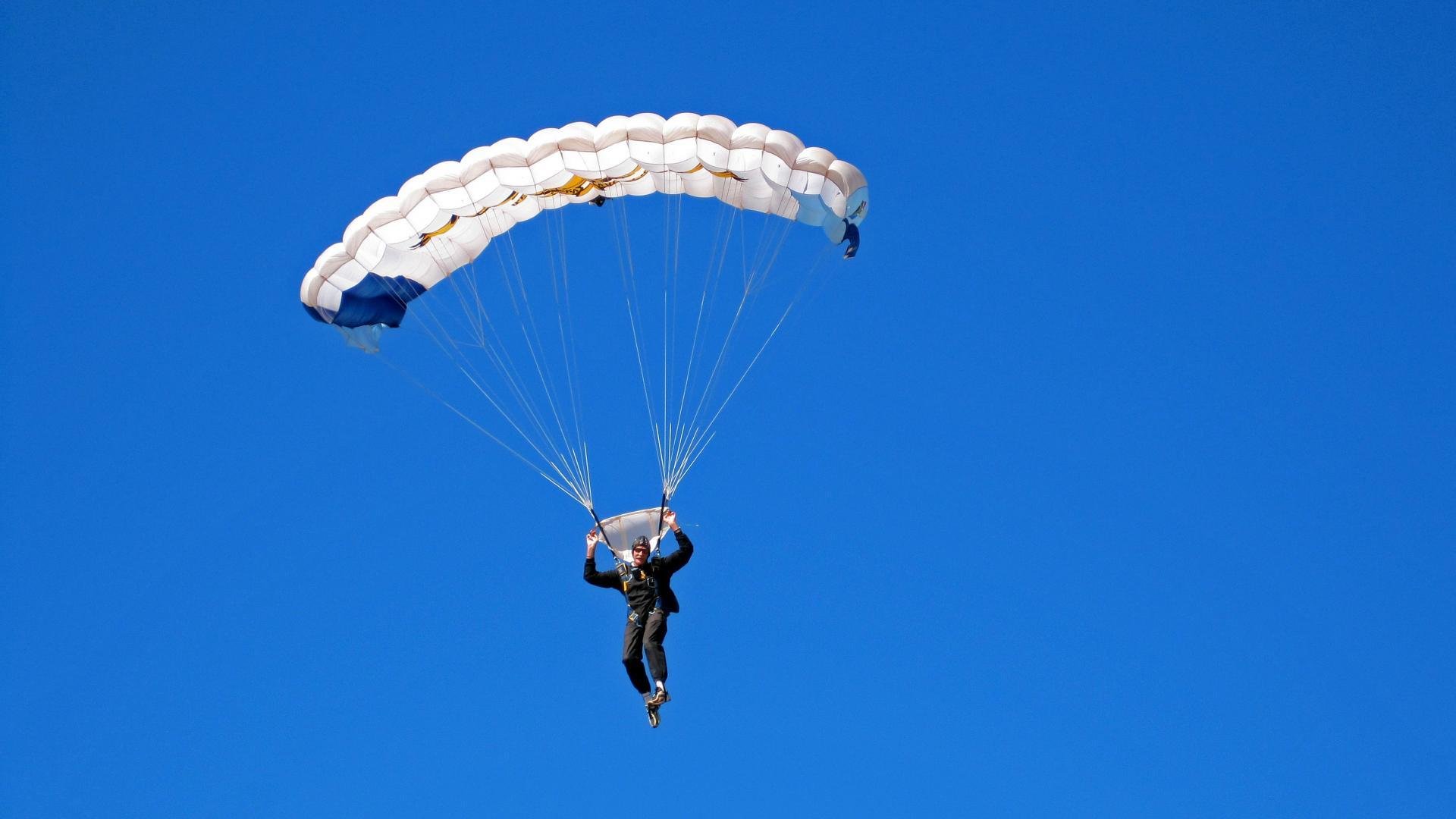 开云体育app官网-中国足球联赛推动智能裁判技术普及应用，超智能足球裁判